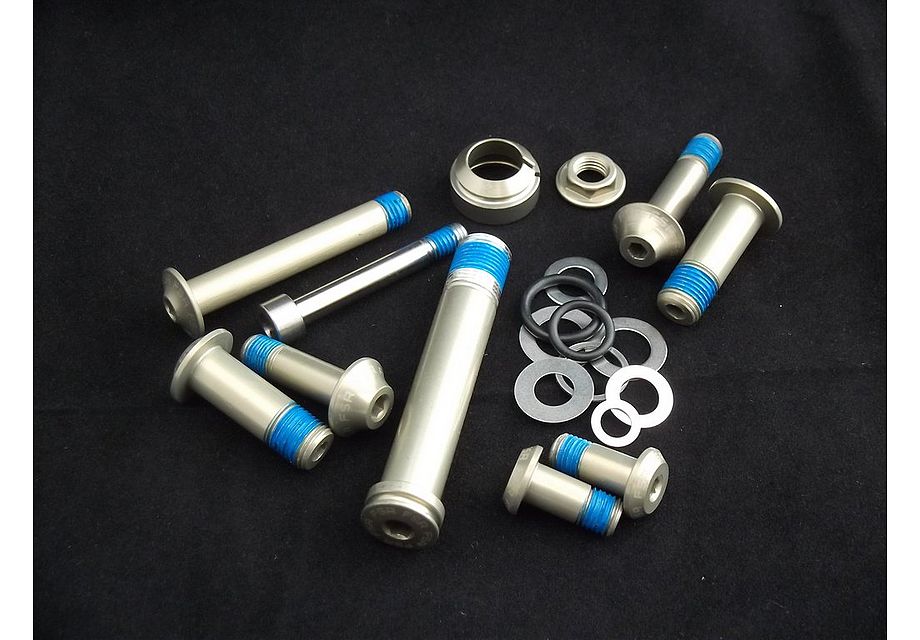 KIT DE TORNILLOS – 11-13 EPIC 26″/29″ CARBONO - Imagen 2